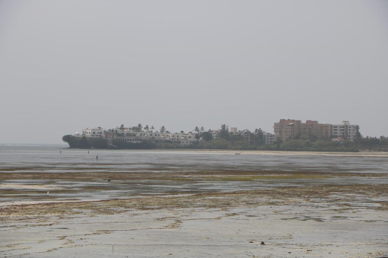 Lido Beach Resort Mombassa Buitenkant foto